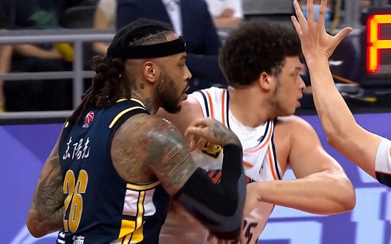 爱游戏部门-突发！粤沪大战，卢伟宣布超级外援轮休，球迷：或是烟雾弹？