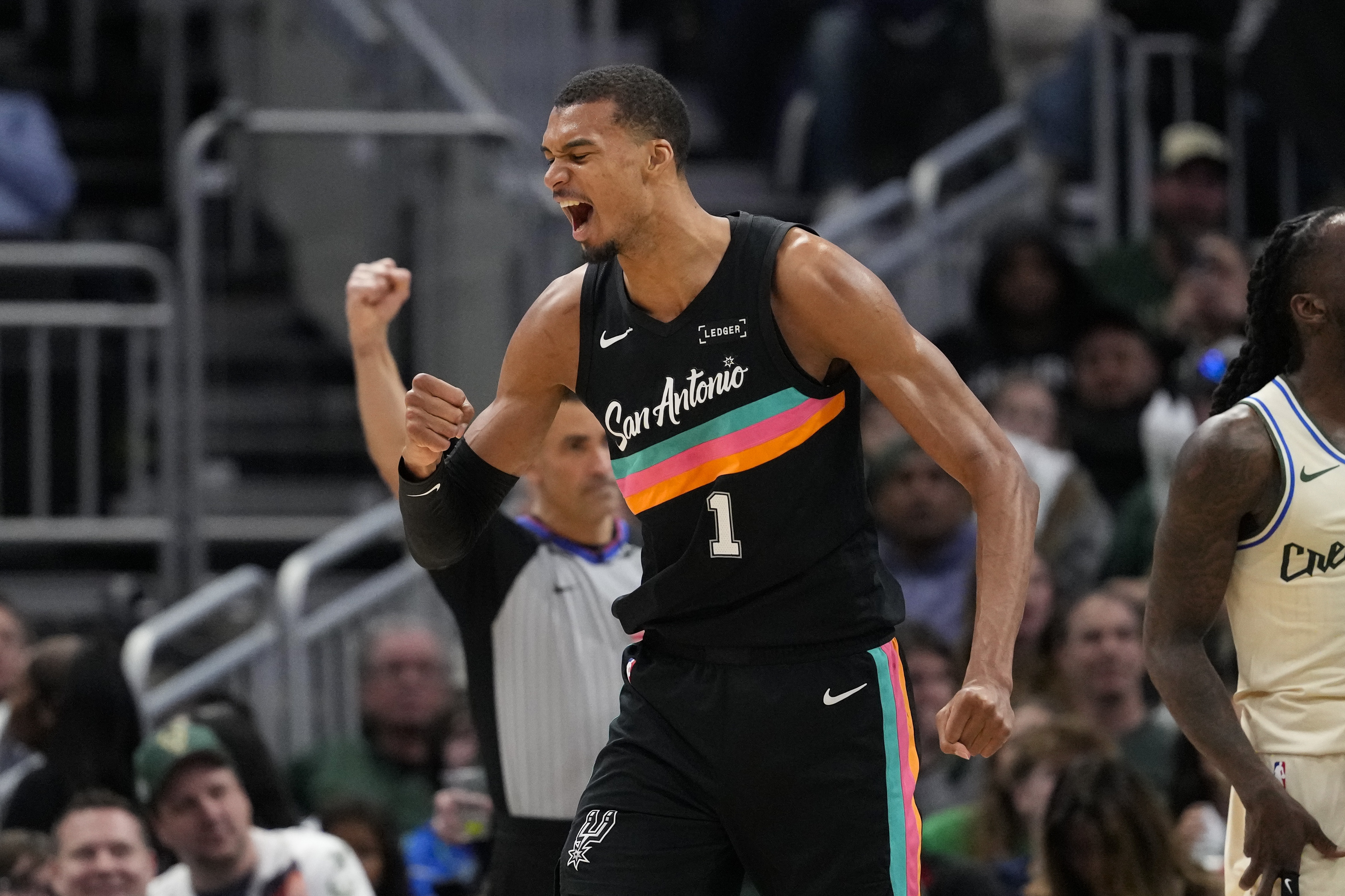 爱游戏团队-皮尔斯：文班去年去了少林寺&amp;见了KG大梦克六 集齐了所有无限宝石